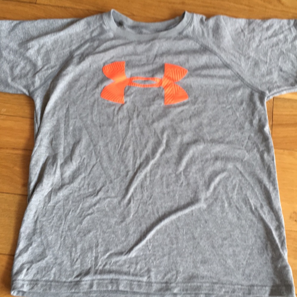 💥B2G1💥 YLG Under Armour t-shirt
